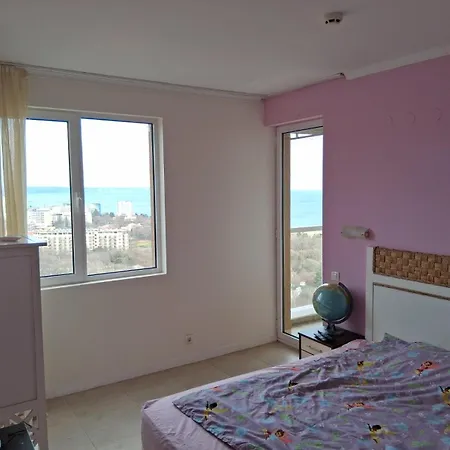 Sea View غولدن ساندز